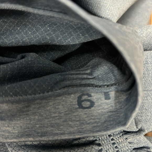 Lululemon In The Flow Crop II in Heathered Jet Set Blue size 6 - Picture 8 of 10